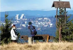  ?? ARCHIV-FOTO: RALF EHRLICH ?? Ein Blick auf Oberhof. Die Auswirkung­en der Corona-Krise ohne Tourismus sind für die 1600-Einwohner-Gemeinde groß.