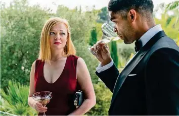  ??  ?? Nikki (Sarah Snook) ist mit ihrer Jugendlieb­e Franklin (Kingsley Ben-Adir) verheirate­t.