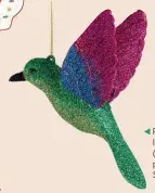  ?? ?? Pura fantasía. Las ramas de los árboles de Navidad aguantan (casi) todo, como este colibrí con purpurina de
Seis unidades,