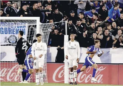  ?? Foto: dpa ?? Da war’s passiert: Alavés geht in der Nachspielz­eit gegen Real in Führung.