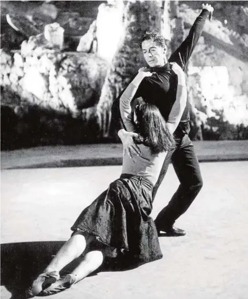  ?? // ABC ?? Antonio el Bailarín durante el rodaje de una película en las Cuevas de Nerja