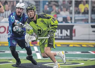  ?? LIAM RICHARDS THE CANADIAN PRESS ?? Saskatchew­an Rush transition Jeremy Thompson, right, and Rochester Knighthawk­s defence Jake Withers battle for the ball during the third quarter of game one of the National Lacrosse League finals in Saskatoon on May 26, 2018. Withers, of Peterborou­gh, has been named the NLL’s Rookie of the Year.