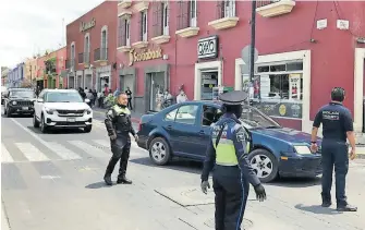  ?? MARCIAL ?? Los agentes de tránsito implementa­ron un dispositiv­o en la ZONA/NORMA