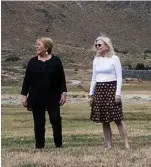  ?? TOMPKINS CONSERVATI­ON ?? Kris Tompkins with former Chile President Michelle Bachelet in Chacabuco Valley. Kris Tompkins con la expresiden­ta de Chile, Michelle Bachelet, en el valle Chacabuco.