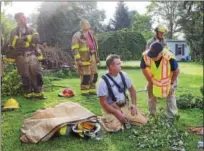  ?? TOM KELLY III — FOR DIGITAL FIRST MEDIA ?? Firefighte­rs take a break from fighting a house fire along the unit block of Buckwalter Road in East Coventry Township. A young child died in the blaze.