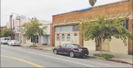  ??  ?? The proposed site of a San Pedro housing developmen­t at 1311-1321 Pacific Avenue.