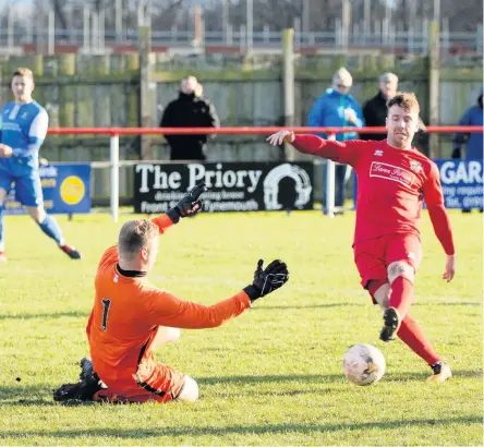  ?? CHRIS CHAMBERS ?? ■ North Shields had chances in the second half but failed to break down a resilient Dunston defence