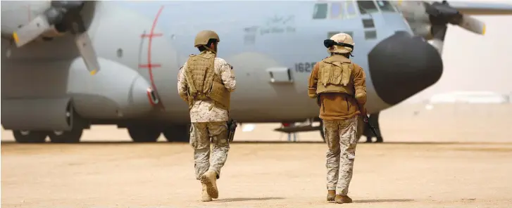  ?? (Reuters) ?? SAUDI SOLDIERS walk to their plane.