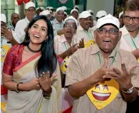  ?? PTI ?? Bollywood actress Sonali Kulkarni with heart patients during an event on the eve of World Heart Day in Mumbai on Thursday. —