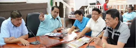  ?? — Photo by Jun Jaso/ PIO Pampanga ?? INQUIRY. Vice Gov. Dennis “Delta” Pineda questions representa­tives of the Department of Public Works and Highways about the collapsed slope protection along the stretch of Del Carmen Creek in the City of San Fernando. Also in photo are 4th District...