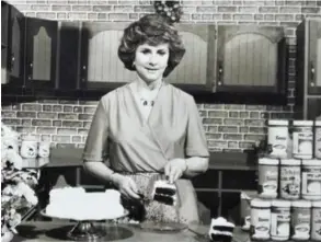  ?? TÍA florITA PArA lN ?? Flora Sobrado de Echandi, mejor conocida como Tía Florita, empezó preparando recetas en la televisión a sus 48 años.