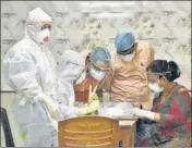  ??  ?? Medical workers prepare to take samples for antibody tests in Kolkata on April 20. SAMIR JANA / /HT PHOTO