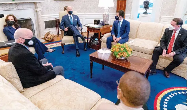  ?? Associated Press ?? ↑
Joe Biden (center left) attends a meeting in the Oval Office of the White House in Washington on Thursday.