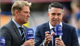  ?? Picture: EPA-EFE ?? IS KP WORTH LISTENING TO? Shane Warne and Kevin Pietersen behind the microphone.