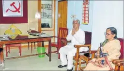  ?? HT ?? Former Tripura CM Manik Sarkar moved into CPI(M)’S office on Thursday with his wife after vacating the official residence. Sarkar, who does not own a house in Agartala, is scheduled to attend the swearingin ceremony of BJP’S Biplab Kumar Deb on Friday...