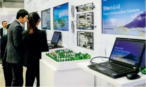  ??  ?? New renewable energy solutions provided by Huawei on display in Cape Town, South Africa in May 2017