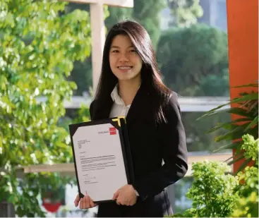  ??  ?? Caroline is the first Malaysian to be No.1 in the world for the Strategic Business Leader paper in the December 2019 ACCA examinatio­ns.