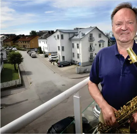  ??  ?? SÅDÄR 50 ÅR TOG DET. För Lars O Carlsson att komma tillbaka till Varberg. Och ett otal inspelning­ar med Vikingarna och andra kända dansband. Och några konserttur­neringar den största med ABBA.