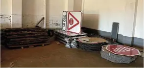  ?? Pictures: Thapelo Morebudi ?? Equipment, road signs, poles and guard rails on a property rented as an office by contractor Lebo Tebo Trading & Projects.
