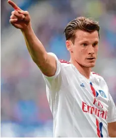  ?? Foto: imago ?? Jahrelang gab Marcell Jansen beim HSV die Richtung vor. Das tut der 32 Jährige auch als Unternehme­r. Unter anderem hat er ein Sanitätsha­us gegründet.