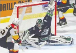 ?? The Canadian Press ?? Seattle Thunderbir­ds goalie Carl Stankowski gets across to stop TJ Fergus of the Erie Otters during Memorial Cup action in Windsor, Ont. on Saturday.
