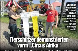  ??  ?? Christian Neubauer (28, l.) und
Robert Lutz (28) machten vorm Zirkus
für den Tierschutz
mobil.