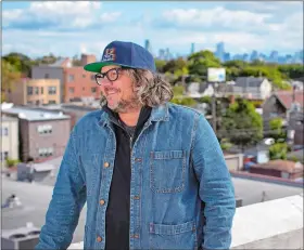  ?? BRIAN CASSELLA/ CHICAGO TRIBUNE/ TNS ?? Musician Jeff Tweedy, best known for Wilco, has a new book, “How to Write One Song,” and new album, “Love Is the King.”