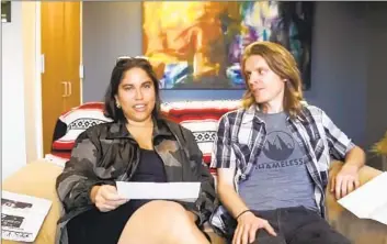  ?? IN A Malcolm Davon Smith ?? YouTube interview, Raegan Zelaya, left, and Shua Wilmot said they added identifier­s to their work emails because their uncommon first names often caused them to be misgendere­d in email correspond­ence.