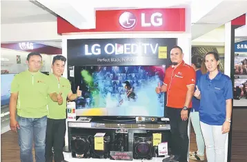  ??  ?? Jong (left) and his team showcasing a flatscreen television.