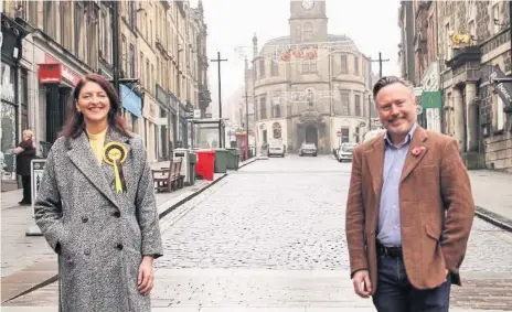  ??  ?? Candidate Evelyn Tweed with SNP MP Alyn Smith