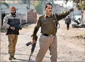  ?? NARINDER NANU/GETTY-AFP ?? Indian police officials stand guard outside the air force base attacked Saturday by militants in army uniforms.