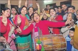  ?? HT PHOTO ?? Congress supporters celebratin­g MC poll victory in Jalandhar on Sunday.
