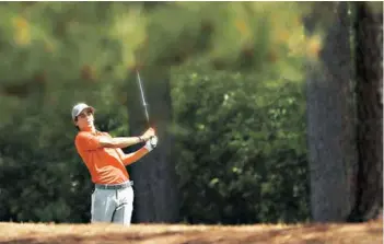  ??  ?? ► Joaquín Niemann practicand­o en la previa del Masters, en abril pasado.