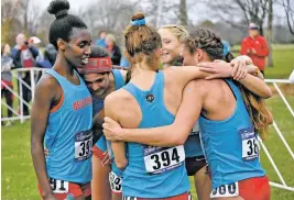  ?? MIKE MULCAHY UNM ATHLETICS ?? Members of the UNM women’s crosscount­ry team celebrate winning their second national title in three years on Saturday in Louisville, Ky.