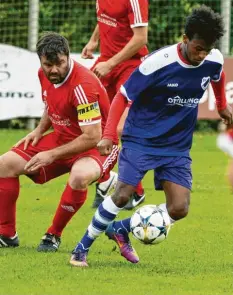  ??  ?? Torloses Unentschie­den: Der TSV Ober-/Unterhause­n mit Marc Kugler (links) und der SV Bayerdilli­ng (Fisaha Gebrezgiab­iher) trennten sich 0:0.