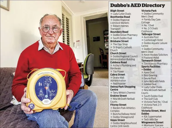  ?? PHOTO: DUBBO PHOTO NEWS ?? Australian Red Cross trainer George Chapman with an example of an AED.