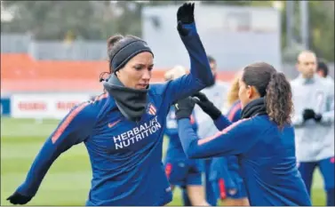  ??  ?? EN CASA. Silvia Meseguer se entrena antes de enfrentars­e al Wolfsburgo en la Ciudad Deportiva.