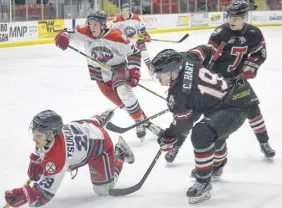  ?? TRURO NEWS ?? Caleb Hart of the Truro Bearcats battles Christian Tsukamoto during MHL action last Saturday in Truro. The visitors won the game 4-3, handing the Bearcats their fifth straight loss.