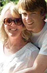  ??  ?? Loss: Harry with mother Barbara