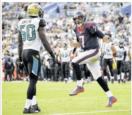  ?? PHELAN M. EBENHACK / AP ?? Texans quarterbac­k Brian Hoyer celebrates one of his two fourth-quarter touchdown passes in front of Jaguars linebacker Telvin Smith. Hoyer was 24 of 36 for 293 yards in Sunday’s win. “He has a good calmness about him right now,” coach Bill O’Brien said.