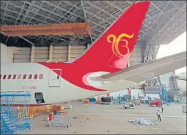  ?? ANI/TWITTER ?? Boeing 787 aircraft, carrying the Sikh religious symbol, will fly from Amritsar to Stansted in United Kingdom (UK) on October 31 .