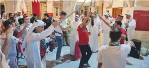  ?? PICTURES: Joey Aguilar ?? Sword dance welcomes football fans who celebrate outside the four corners of the stadium.