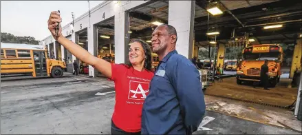  ?? JOHN SPINK / JSPINK@AJC.COM ?? Atlanta Public Schools Superinten­dent Dr. Meria J. Carstarphe­n got an early start on the first day of school by taking a selfie — a favorite way to connect with teachers, students and employees — with fleet technician Alfonzo Roberson at the school system’s transporta­tion center. A few weeks later, Carstarphe­n would be told by the school board that her contract is not being renewed.