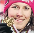  ?? FOTO: AP ?? La suiza muestra su medalla de oro