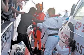  ?? FRANCISCO GENTICO/AP ?? Migrants are evacuated from the Spanish humanitari­an boat Open Arms off the coast of the Sicilian island of Lampedusa, southern Italy, on Thursday.