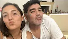  ??  ?? Maradona com Jana,