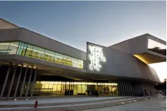  ??  ?? casa del contempora­neo | Il MAXXI (Museo nazionale delle arti del XXI secolo) di Roma, progettato nel 1998 dall’architetto anglo-irachena Zaha Hadid e aperto al pubblico nel 2010