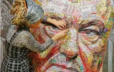 ?? Foto: ČTK ?? Od bonbonů Ukrajinská umělkyně Darja Marčenková s obrazem Porošenka z obalů od bonbonů. Putinův portrét udělala dříve z nábojnic.