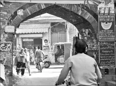  ??  ?? Residents on a street in Kasur. The rape and murders of a dozen children by a suspected serial killer have terrified parents in central Pakistan.