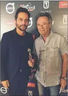  ??  ?? PRESENTES. Joaquín Furriel felicitó a Oscar Martínez por su premio. Juan Minujín hoy compite con la serie de TV